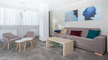 Design Studio Suite | Living area | Flat-screen TV, toys