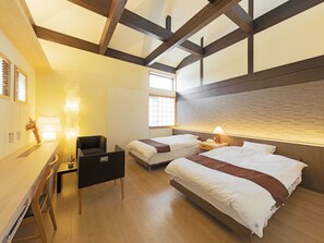 XXXDeluxe Twin Room with living room, Non smoking | In-room safe, desk, free WiFi, bed sheets