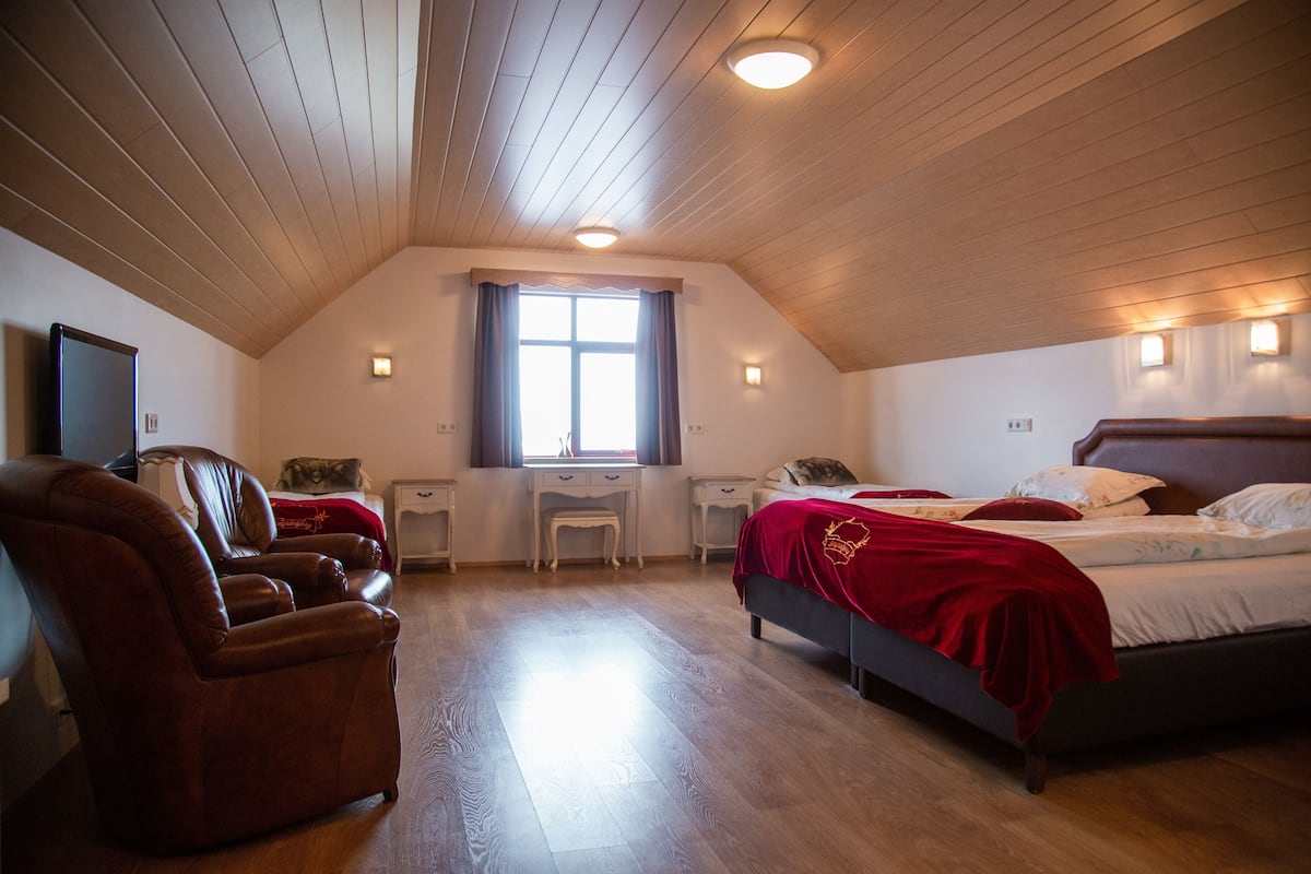 quadruple room | hypo-allergenic bedding, blackout curtains, soundproofing, free wifi