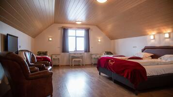 Chambre Quadruple | Literie hypoallergénique, rideaux occultants, chambres insonorisées