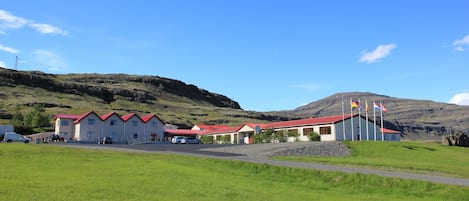 Vista frontal de la propiedad