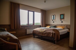 Triple Room | Hypo-allergenic bedding, blackout drapes, soundproofing, bed sheets