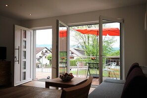 Apartment (Hummel) | Living room | Flat-screen TV - Ferien im Hummelhaus (Lindau)