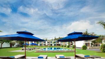 Outdoor pool, pool umbrellas