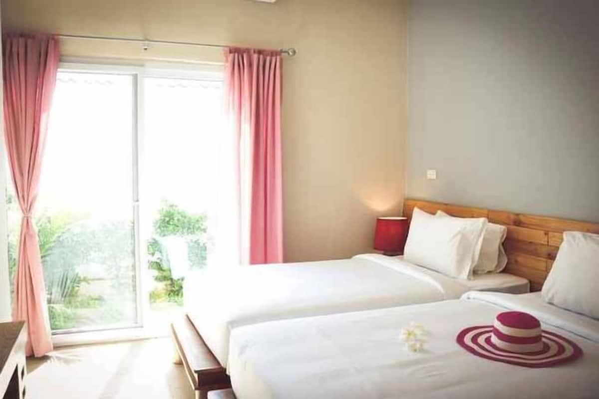 Cortinas blackout, tabla de planchar con plancha y wifi gratis