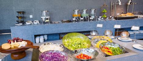 Daily buffet breakfast (THB 354 per person)