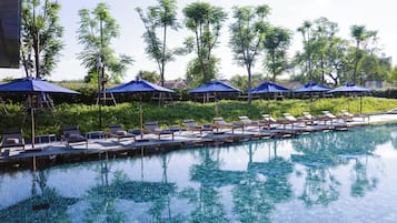 Indoor pool, outdoor pool