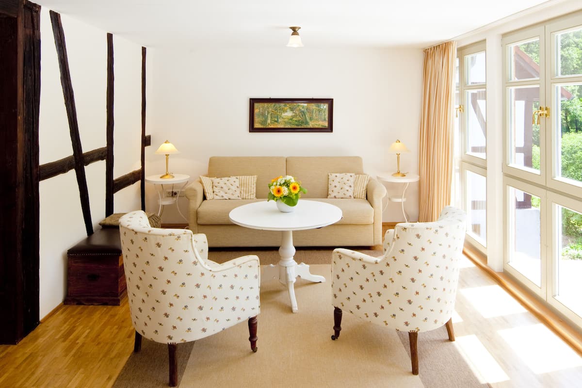 Minibar, desk, free WiFi, bed sheets