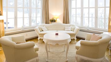 Grand-Suite, 2 Schlafzimmer | Minibar, Schreibtisch, kostenloses WLAN, Bettwäsche