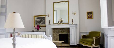 Double Room (Saint Jacques) | Egyptian cotton sheets, premium bedding, memory-foam beds