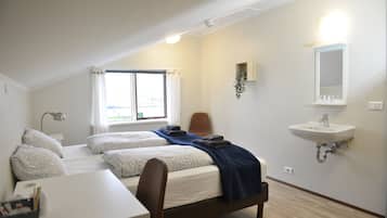 Double Room, Shared Bathroom | Blackout curtains, iron/ironing board, free WiFi, bed sheets