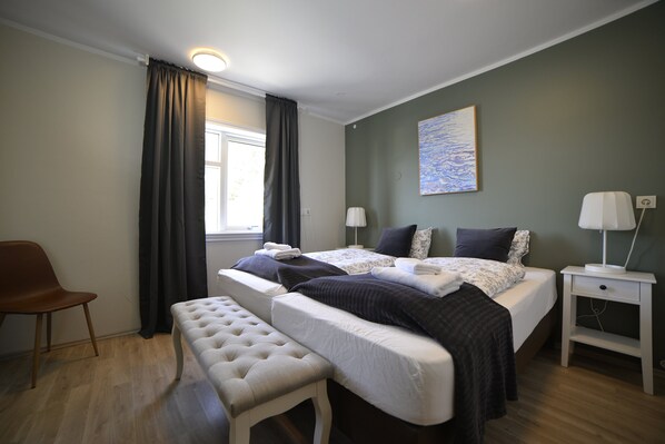 Tweepersoonskamer, privébadkamer | Verduisterende gordijnen, een strijkplank/strijkijzer, gratis wifi