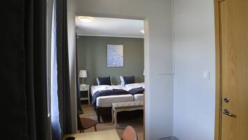 Chambre Double, salle de bains privée | Rideaux occultants, fer et planche à repasser, Wi-Fi gratuit