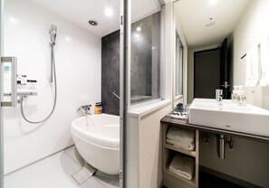 Separate tub and shower, slippers, electronic bidet, towels - Daiwa Roynet Hotel Himeji (Himeji)
