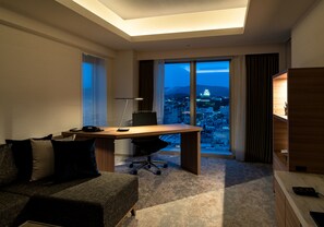 Suite, Bebas Asap Rokok (Castle) | Brankas, tirai kedap cahaya, kedap suara, dan Wi-Fi gratis