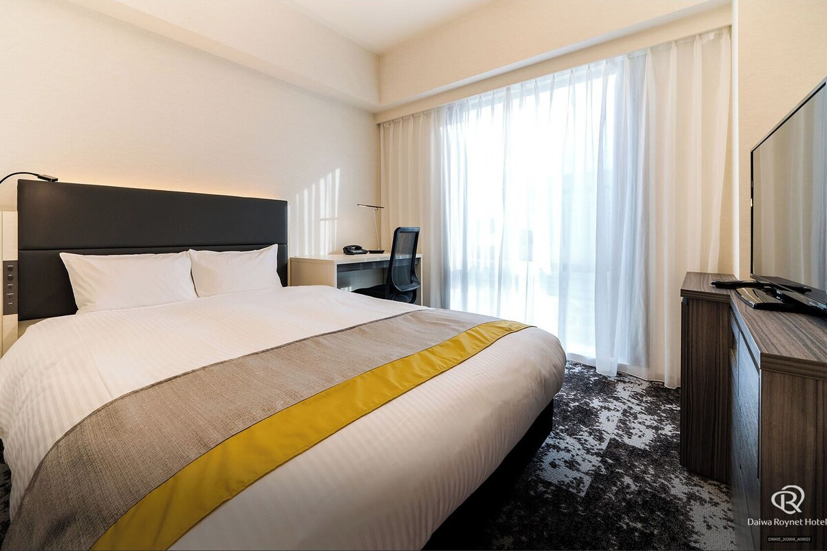 In-room safe, blackout curtains, soundproofing, free WiFi