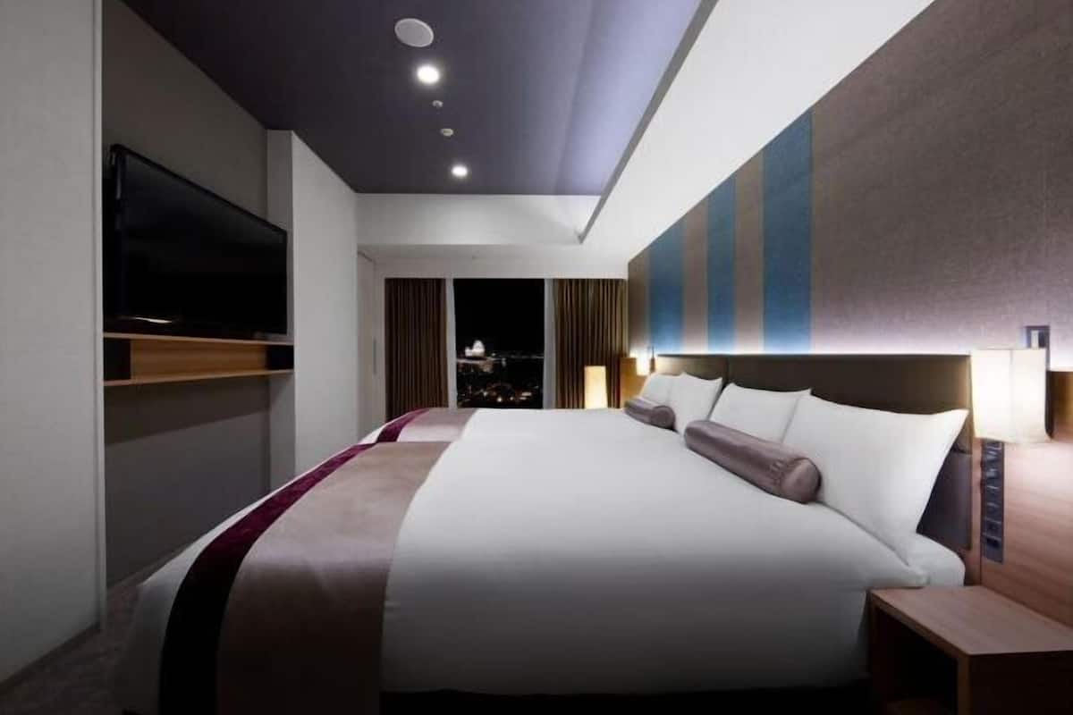 In-room safe, blackout drapes, soundproofing, free WiFi