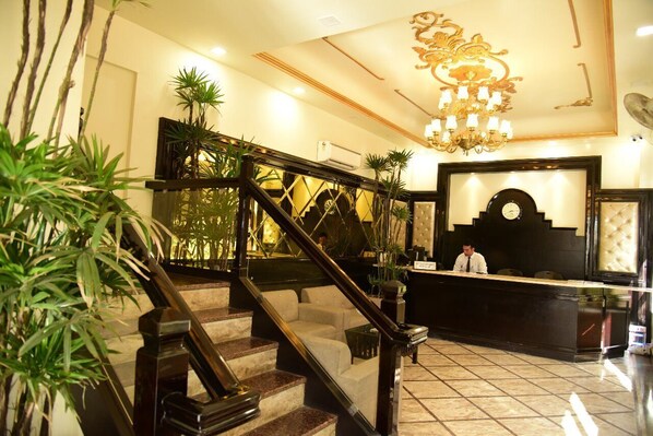 ฝ่ายต้อนรับ