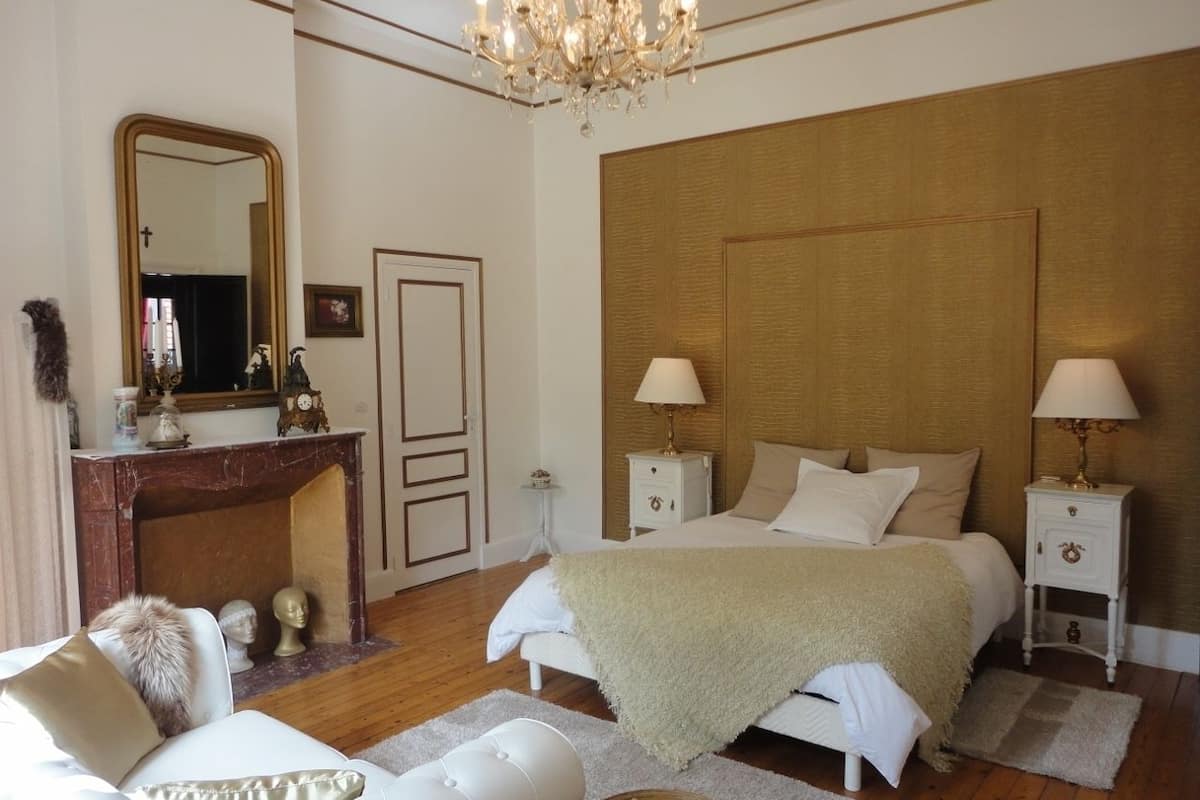 In-room safe, blackout drapes, soundproofing, cribs (free)