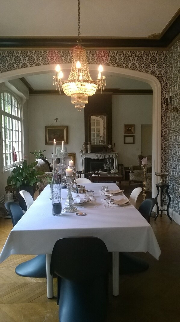 Breakfast area - Manoir le Louis XXI (Masnières)