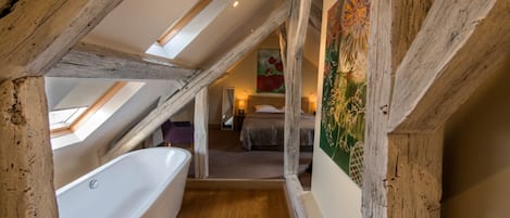 Family Triple Room | Deep-soaking bathtub