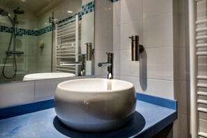 Doppelzimmer | Waschbecken im Bad