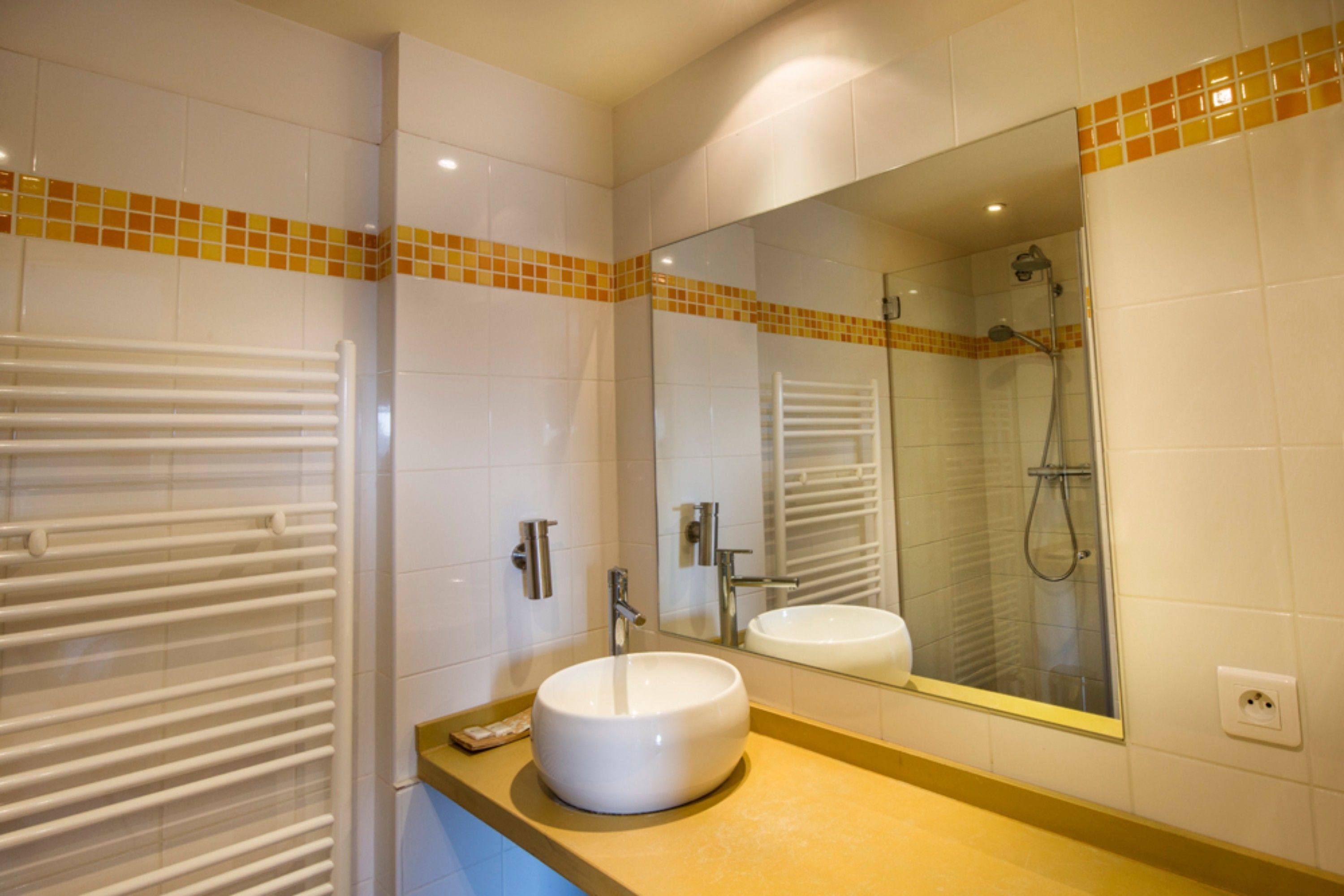 double room | bathroom | free toiletries, hair dryer, towels, toilet paper