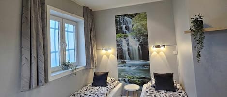 Apartment, 3 Bedrooms | 3 bedrooms, blackout drapes, free WiFi, bed sheets