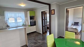 Apartamento, 3 quartos | Área de estar