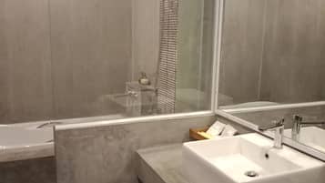 Superior Villa | Bathroom sink