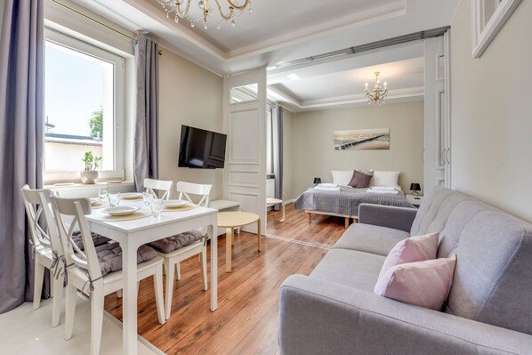 Apartment | Iron/ironing board, cribs/infant beds, free WiFi, bed sheets