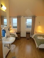 双人房或双床房, 公共浴室 | 遮光窗帘、隔音、熨斗/熨衣板、折叠床/加床（额外收费）