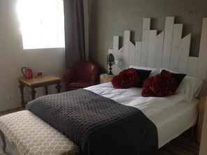 Blackout curtains, soundproofing, iron/ironing board, rollaway beds - Guesthouse Vellir (Skeidflotur)