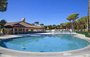 3 outdoor pools