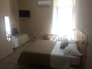 Triple Room, Non Smoking | Desk, free WiFi, bed sheets - Naples to live (Naples)