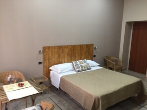 Triple Room, Non Smoking | Desk, free WiFi, bed sheets - Naples to live (Naples)