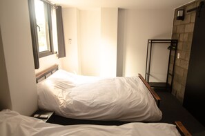 Premium bedding, blackout drapes, soundproofing, free WiFi - One Way Guesthouse Busan - Hostel (Busan)