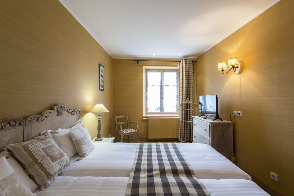 suite (chic montagne) | 1 bedroom, premium bedding, pillow-top beds, desk