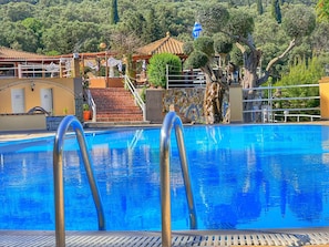 Outdoor pool, sun loungers - Avra Sunset Sea View Liapades (Corfu)