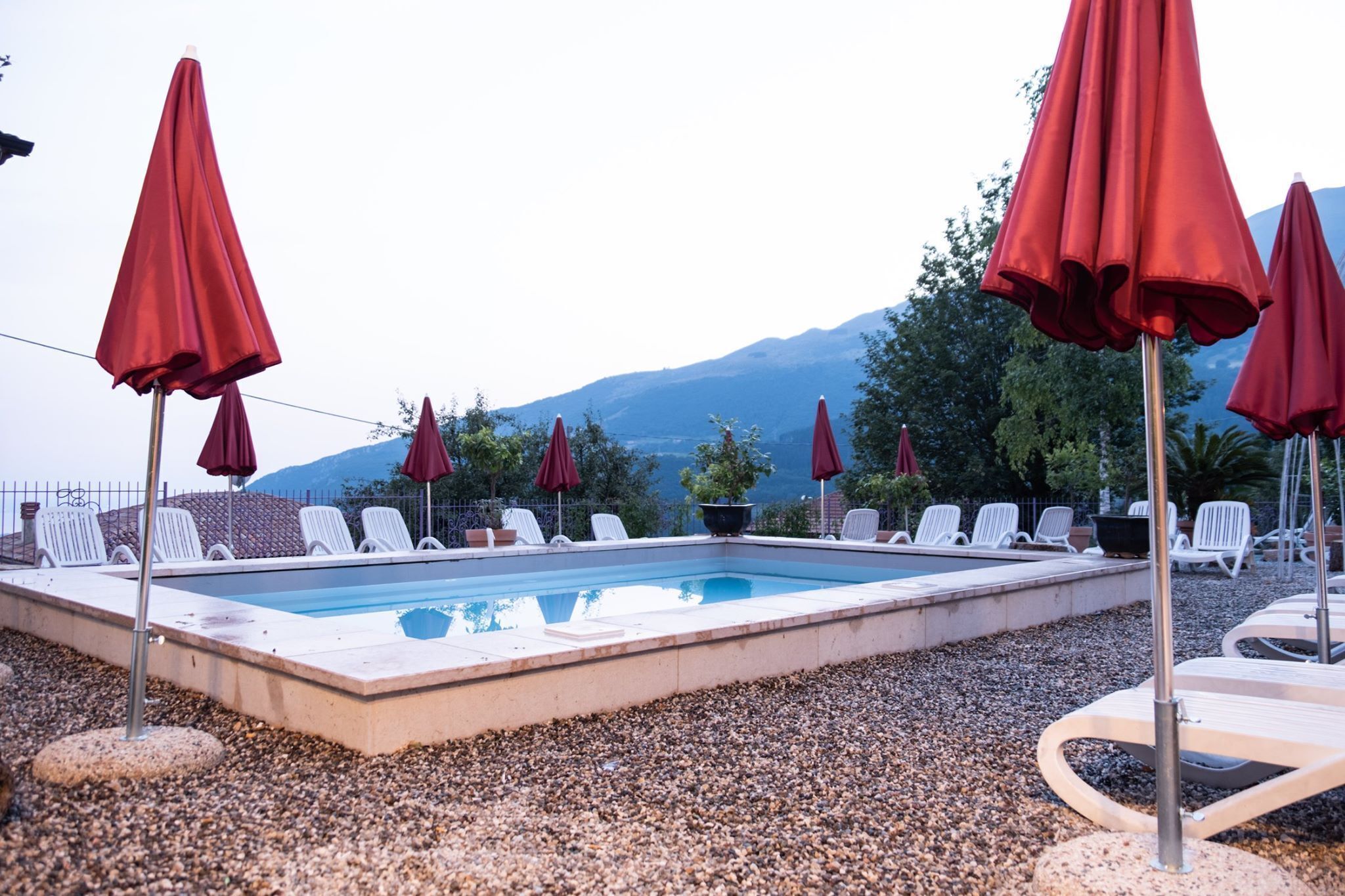 Een seizoensgebonden buitenzwembad