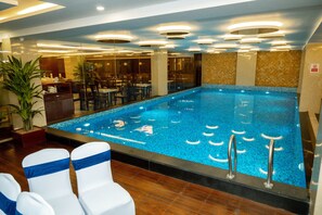 Indendørs pool