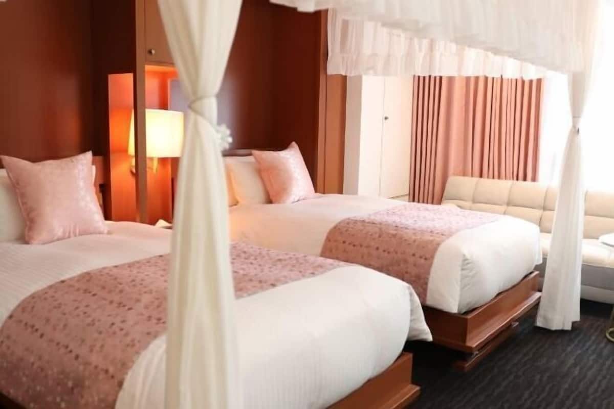 Premium bedding, down duvets, pillow-top beds, desk