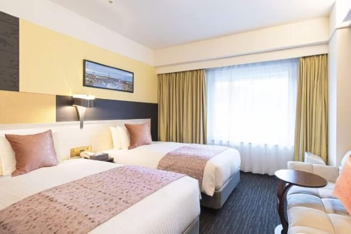 Premium bedding, down duvets, pillow-top beds, desk