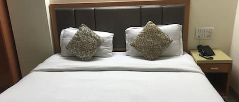 Deluxe Room | Rollaway beds, free WiFi