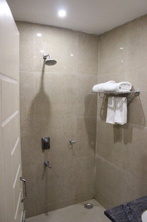 Deluxe Room | Bathroom
