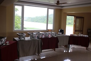 Bao gồm bữa sáng buffet hàng ngày 