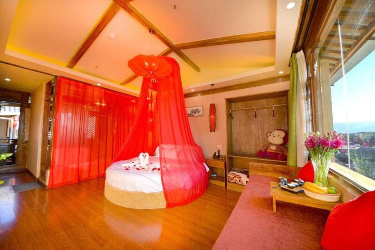 Honeymoon Suite