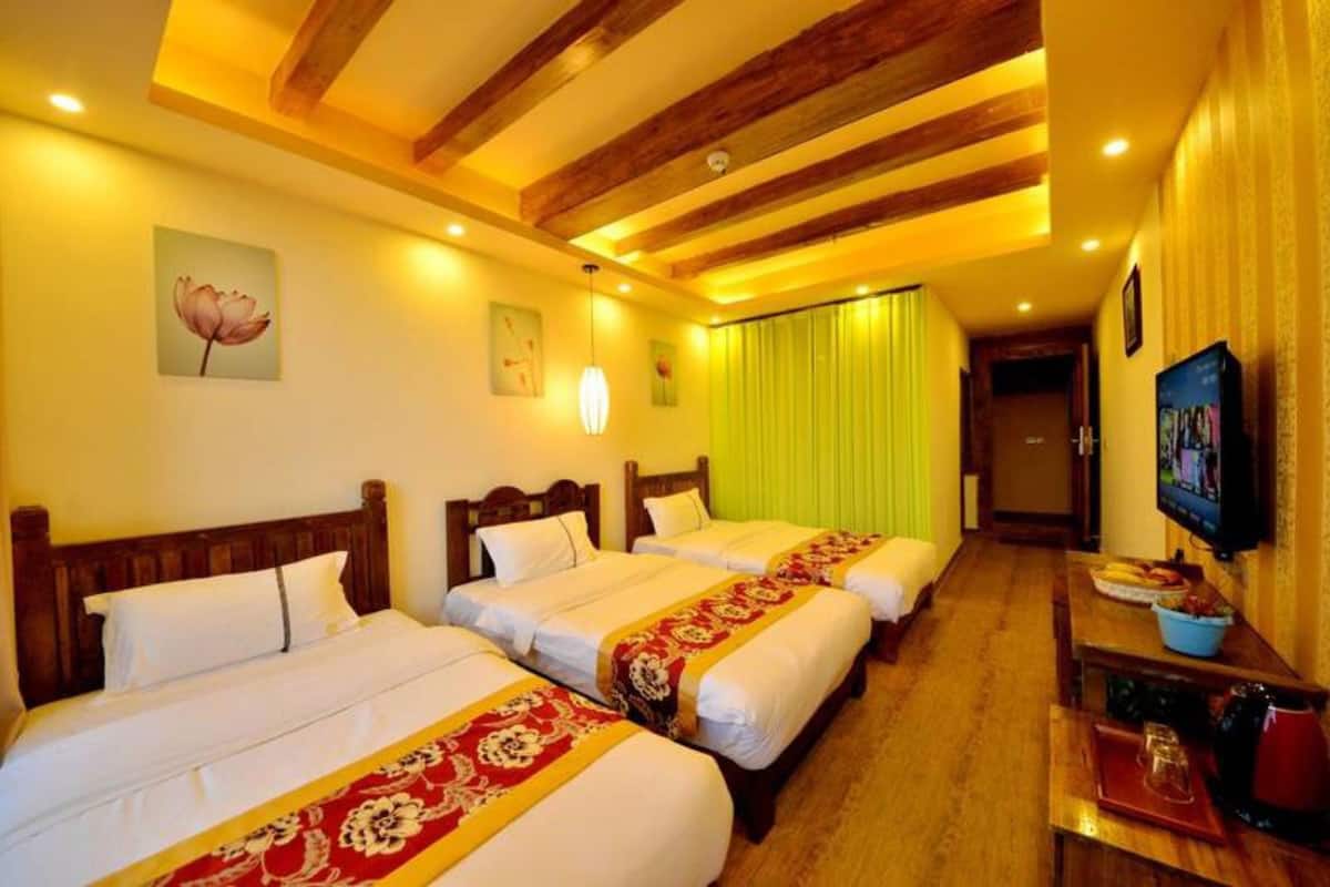 Superior Triple Room | Desk, free WiFi