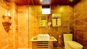 Shower, free toiletries, hair dryer, towels - Mountain View Inn (Lijiang)