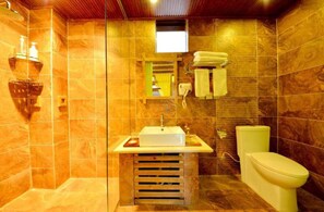 Shower, free toiletries, hair dryer, towels - Mountain View Inn (Lijiang)